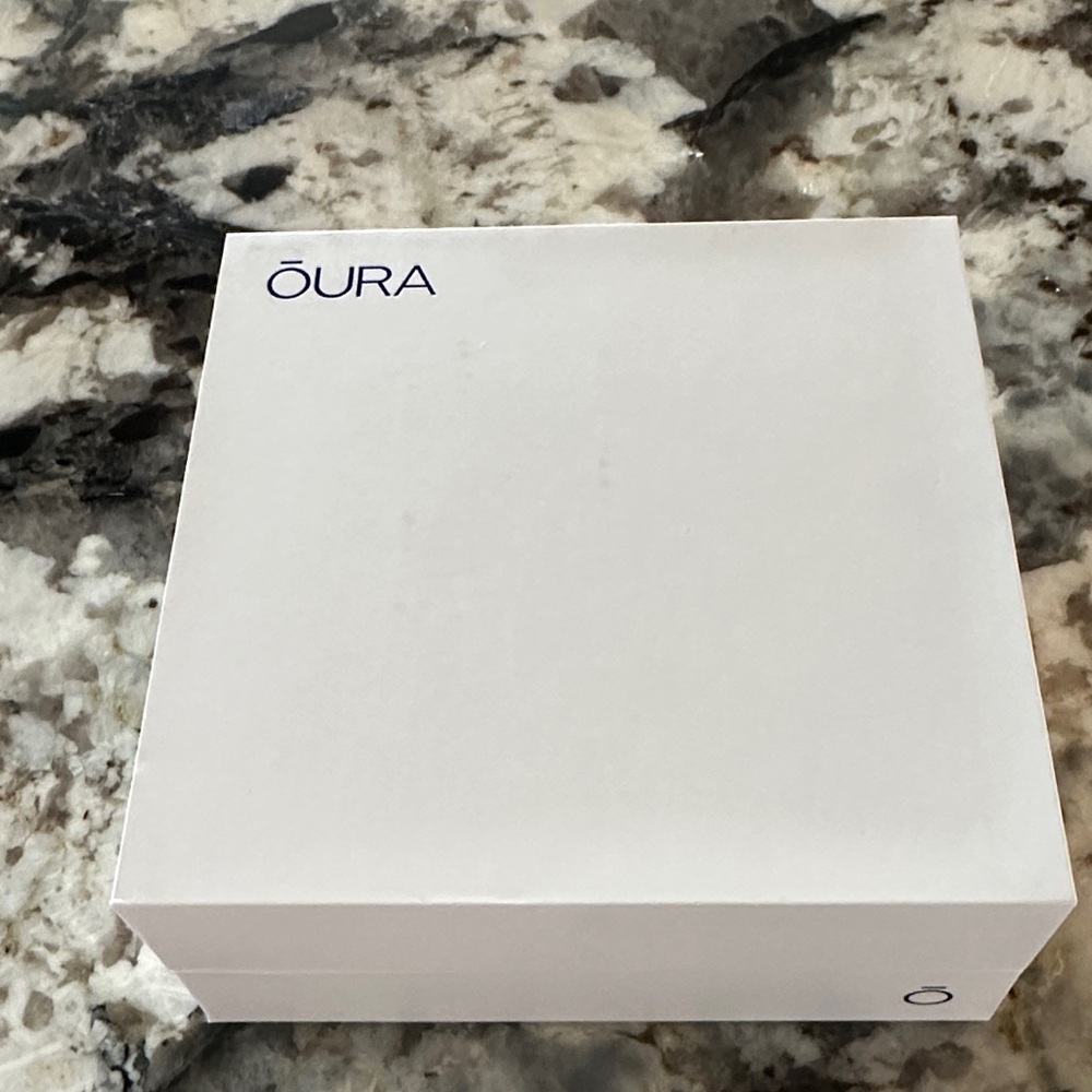 Oura Elegant White Packaging